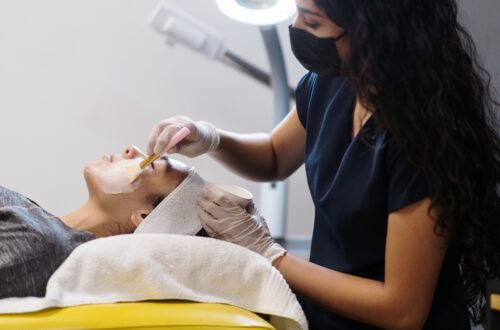 Esthetician applying masque to client. Continuing education esthetician.